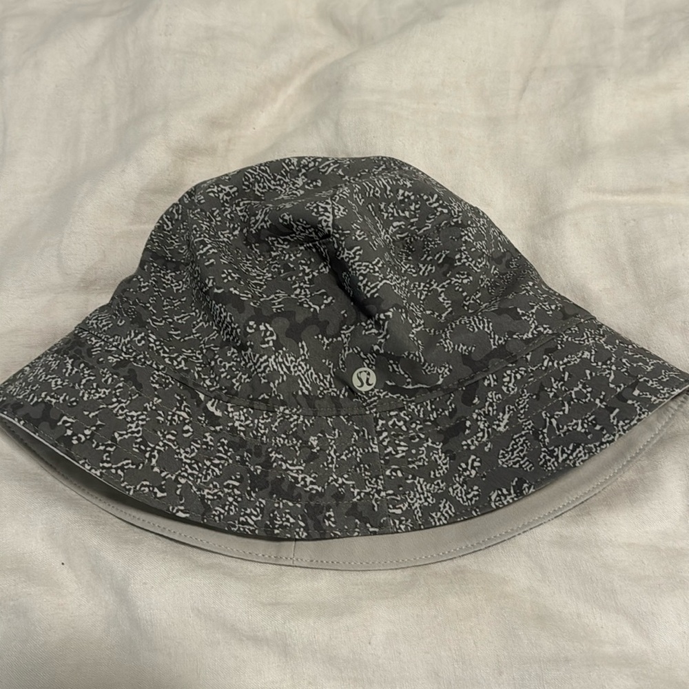 Lululemon Reversible Bucket Hat Size S/M